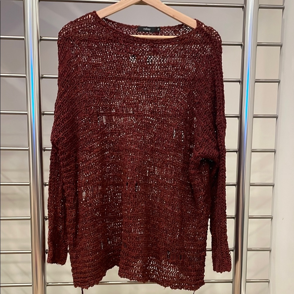 Crew Neck Knit Sweater Classic Silhouette